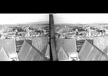 TOITS VUS DE LA TOUR NORD DE LA FACADE OUEST, VERS L'EST