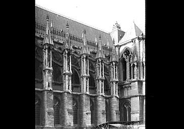 Façade sud et tour ouest du bras sud du transept, vus du sud-ouest