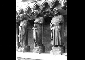 Statues de 3 prophètes situées bras sud du transept