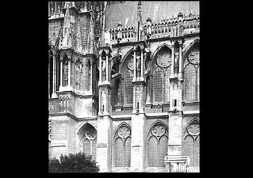 TOUR SUD DE LA FACADE OUEST VUE DU SUD