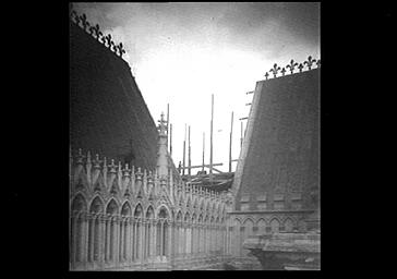 CROISSE DU TRANSEPT, VUE DE L'EXTERIEUR VERS LE NORD EST