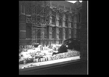 CHANTIER DEVANT LA FACADE SUD