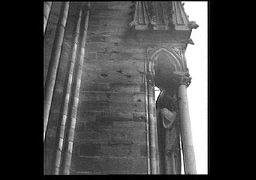 Statue de saint Jacques située contrefort de la tour sud-ouest (face sud)