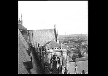 Bras sud du transept vu de la tour sud-ouest