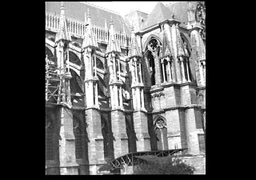 Façade sud et bras sud du transept vus du sud-ouest