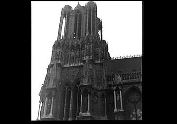 TOUR SUD DE LA FACADE OUEST VUE DU SUD