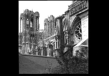 Partie de la façade sud et bras sud du transept, vus du sud-est