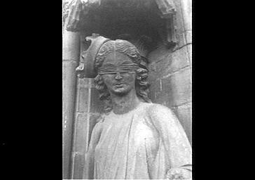 Buste de La Synagogue, statue située face sud du bras sud du transept