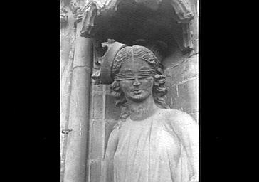 Buste de La Synagogue, statue située face sud du bras sud du transept