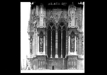 STATUES DE SAINT-PAUL ET SAINT-JACQUES LE MINEUR, SITUEES FACE SUD DE LA TOUR SUD DE LA FACADE OUEST