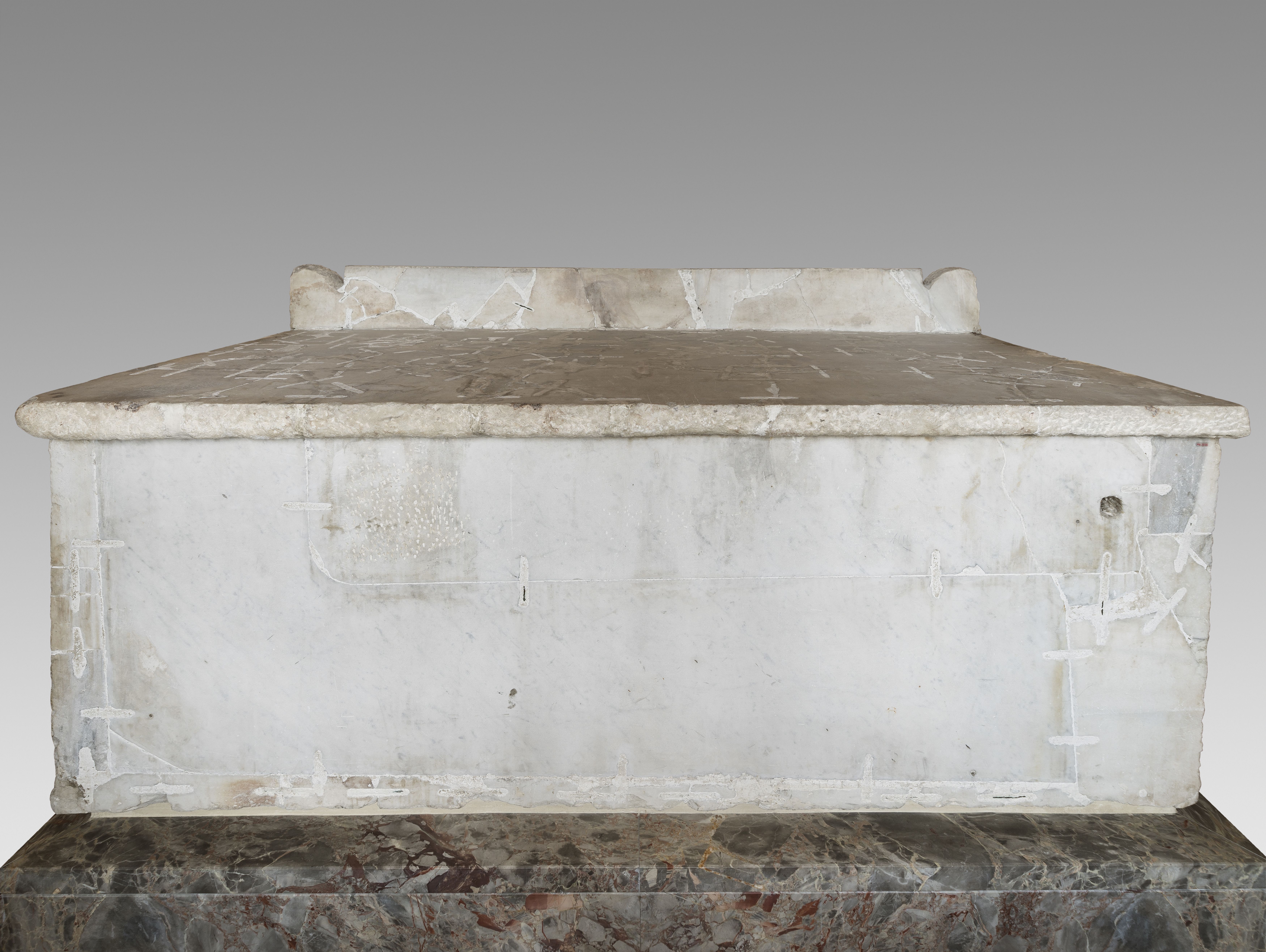 mnr/AGR00010/AGRR04-MA3570_CopyrightMuseeDuLouvre-HerveLewandowski_Dos2.jpg