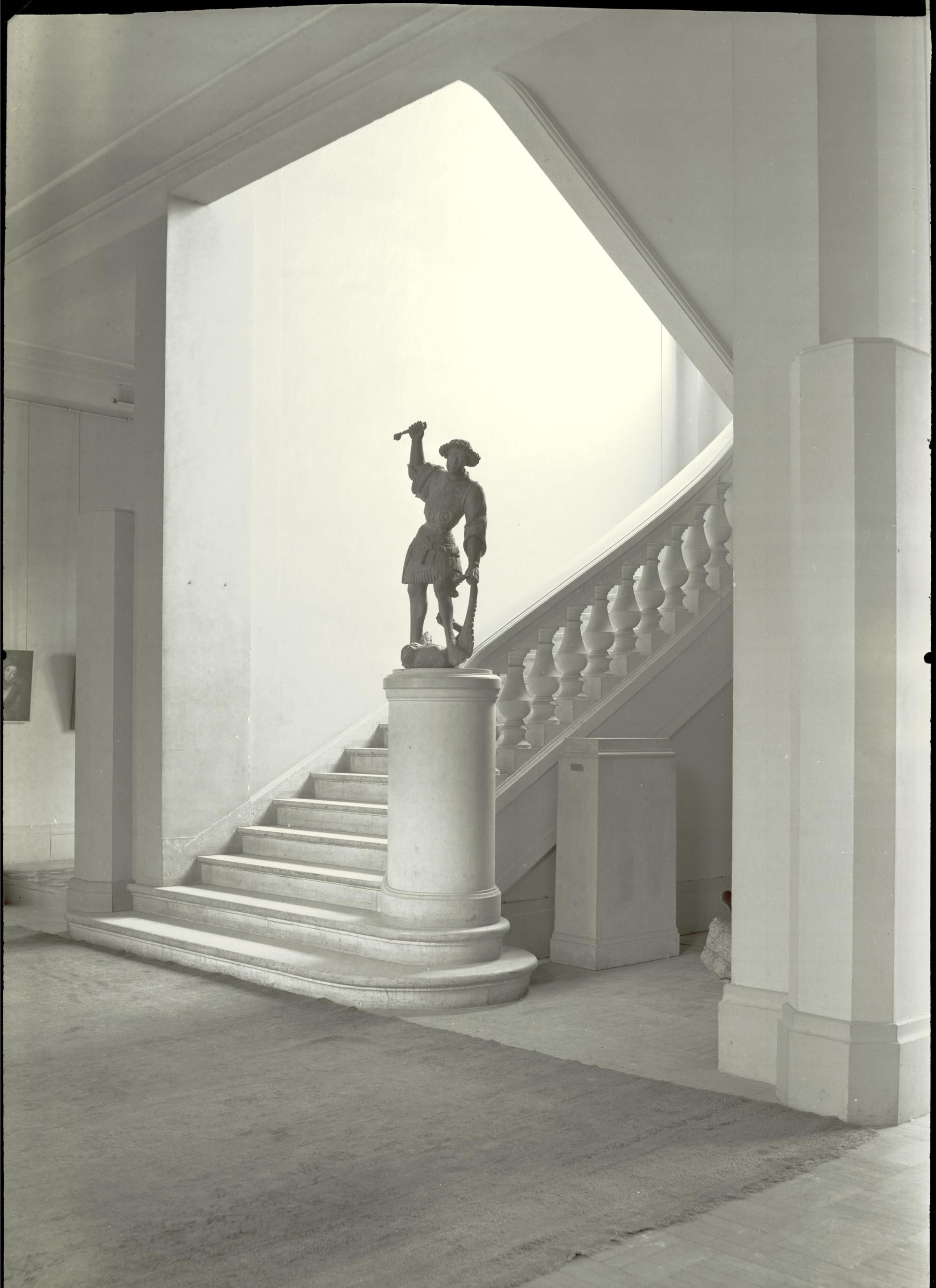 Vue de l’escalier au rez-de-chaussée (salle 4)