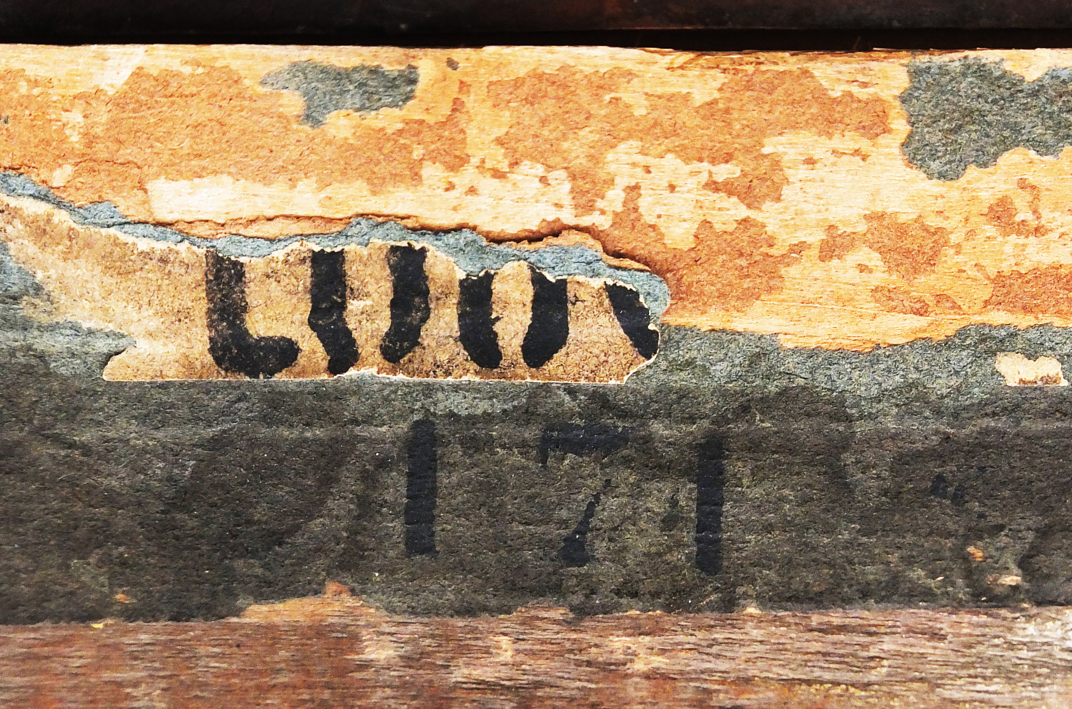mnr/MNR00582/MNR582_CopyrightMuseeDuLouvre_detail-inscription-2-au-revers-du-cadre.jpg