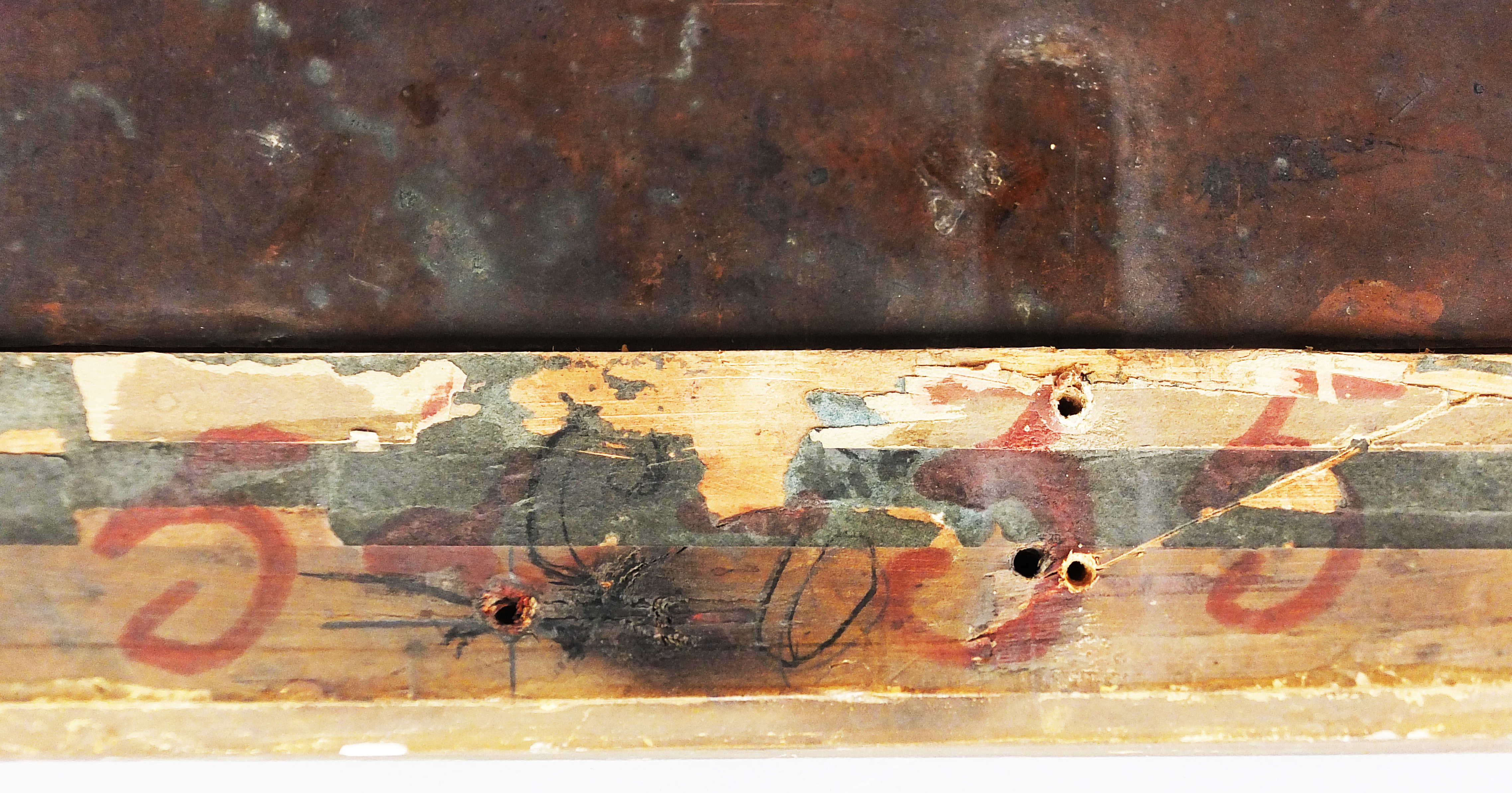 mnr/MNR00582/MNR582_CopyrightMuseeDuLouvre_detail-inscription-3-au-revers-du-cadre.jpg