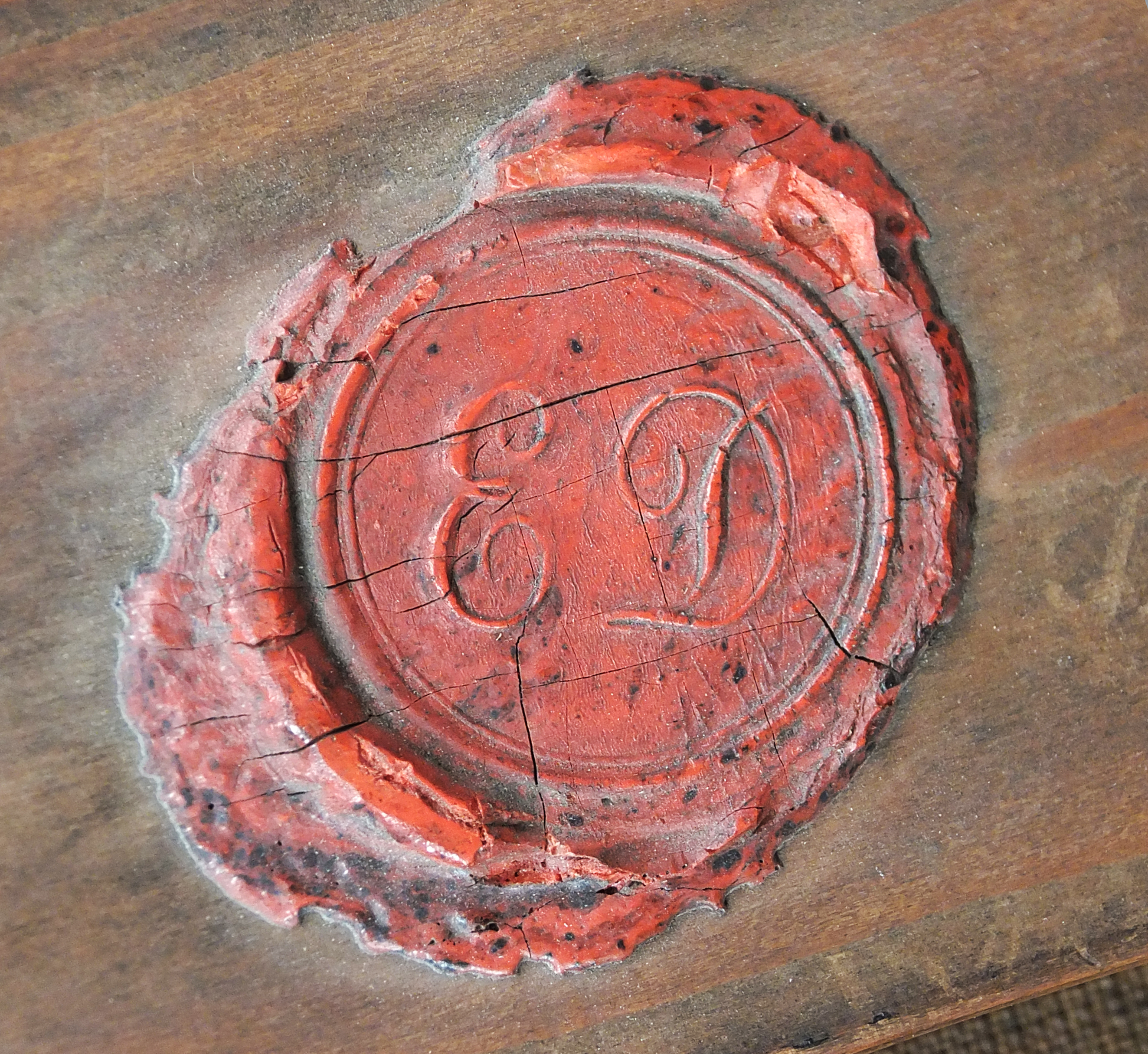 mnr/MNR00953/MNR953_CopyrightMuseeDuLouvre_detail-cachet-de-cire.jpg