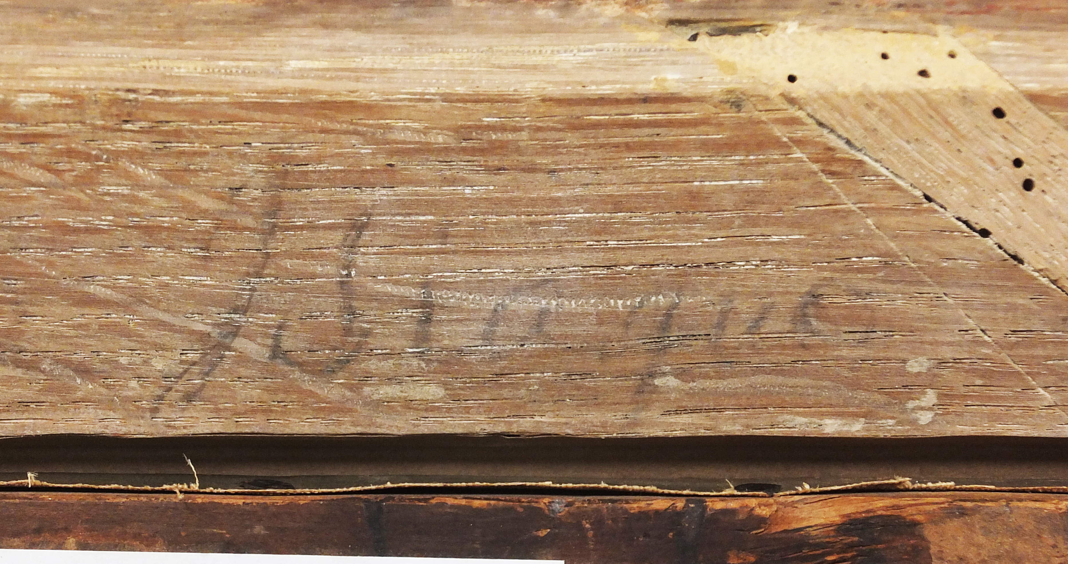 mnr/MNR00953/MNR953_CopyrightMuseeDuLouvre_detail-inscription3-au-revers-du-cadre.jpg