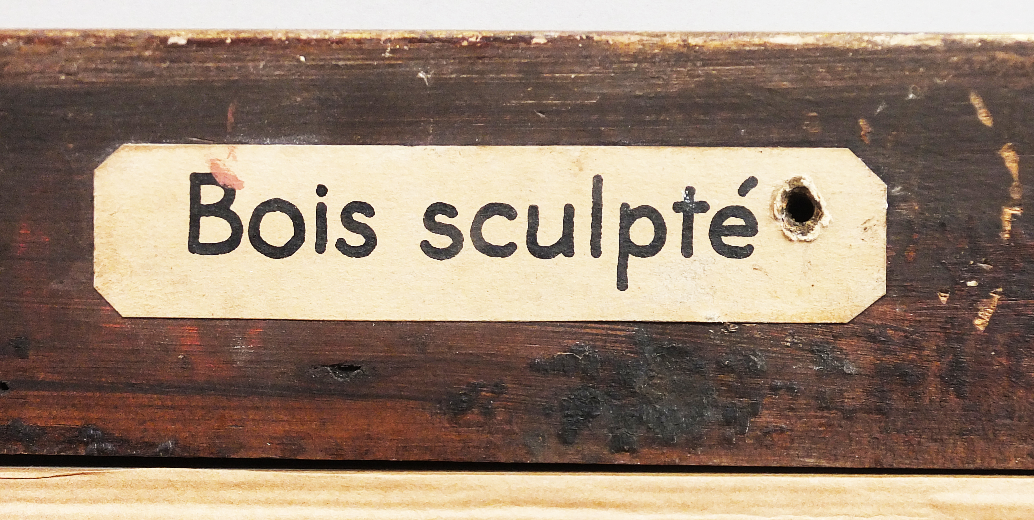 mnr/MNR00976/MNR976_CopyrightMuseeDuLouvre_detail-etiquette-au-revers-du-cadre.jpg