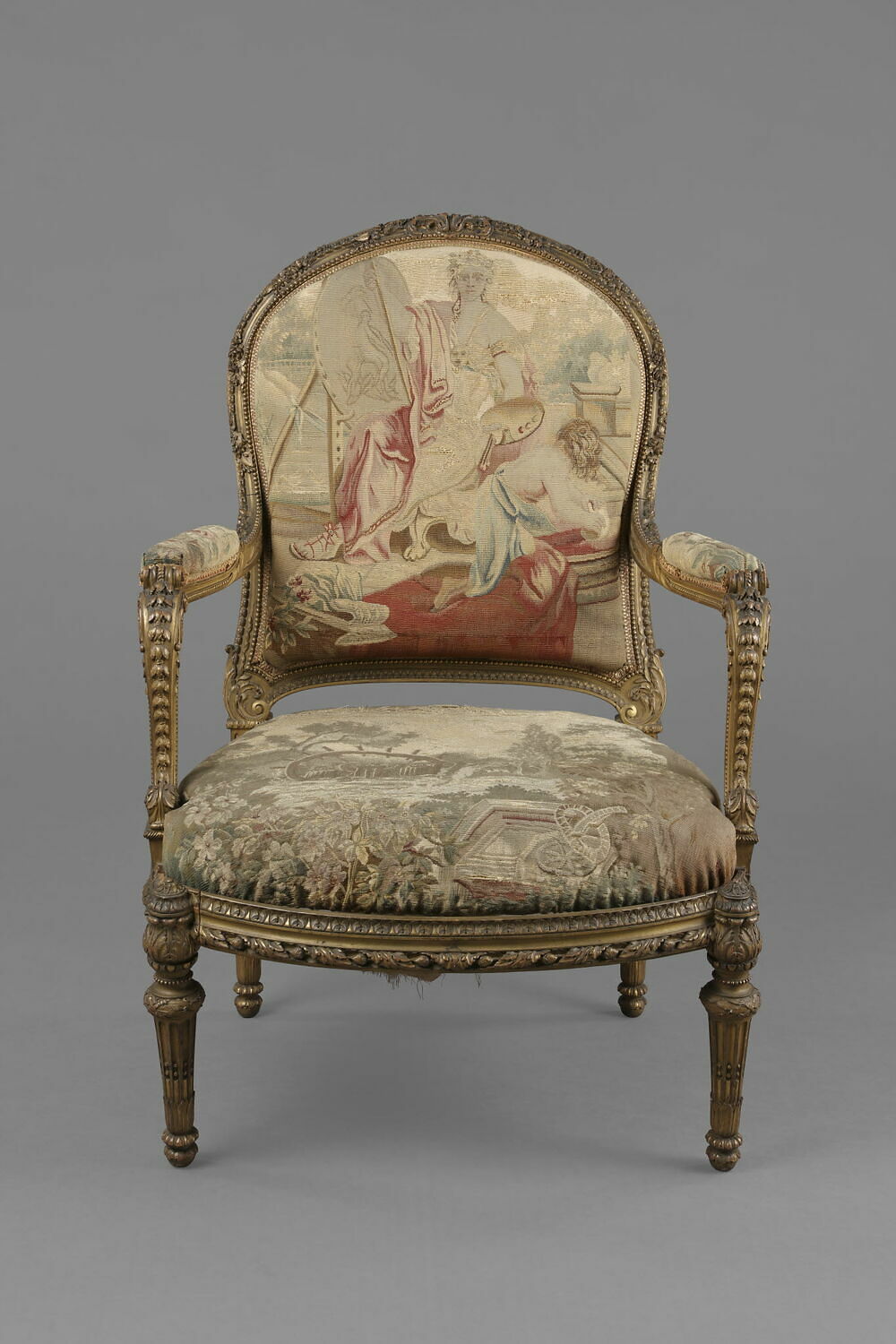 Fauteuil de bois sculpté et doré Style Louis XVI