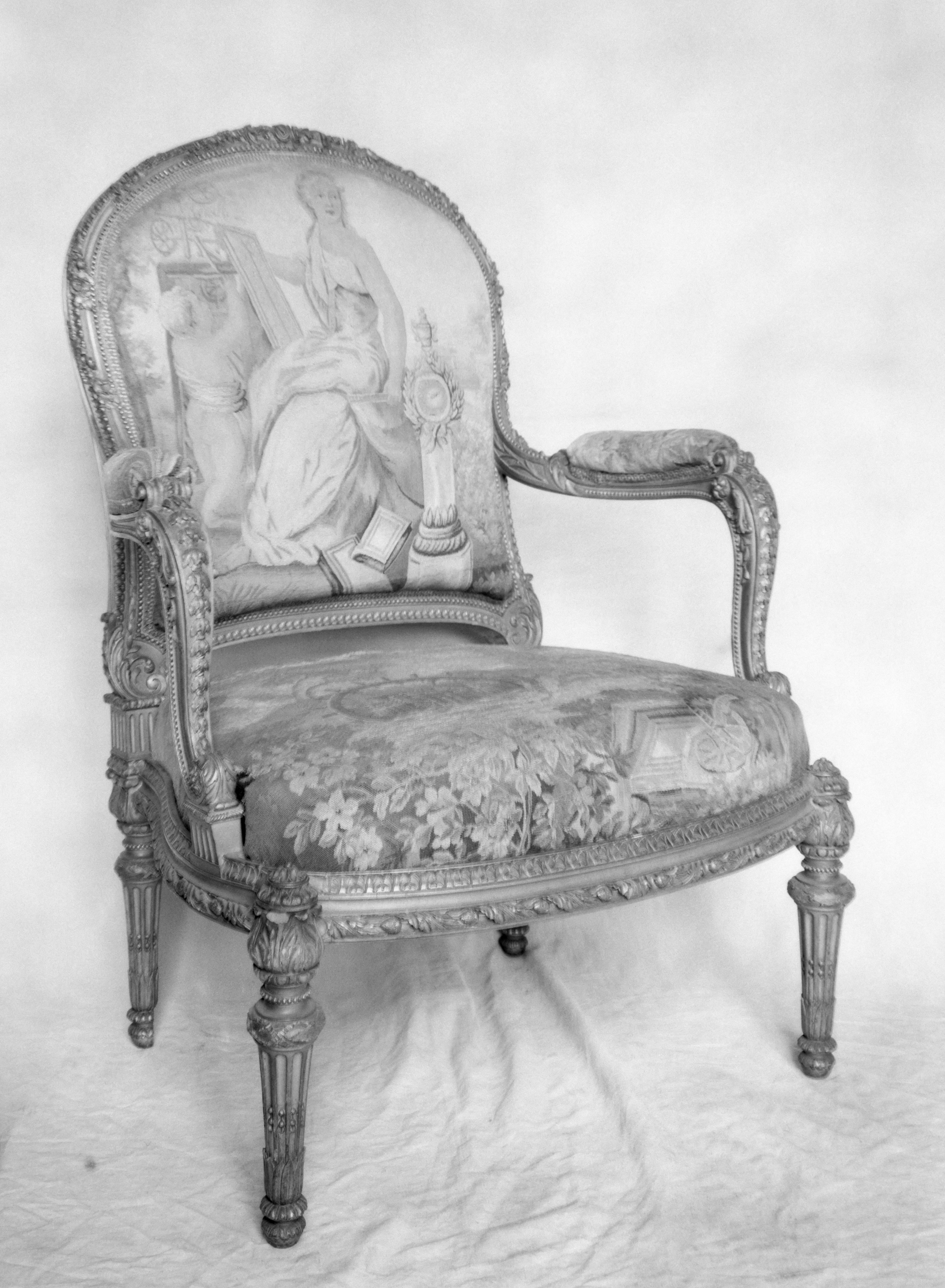 mnr/OAR00272/OAR_272-copyright_Musee_du_Louvre-departement_des_Objets_d_art.jpg