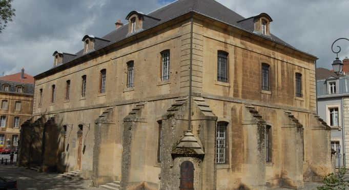 Musée municipal des émaux et faïences